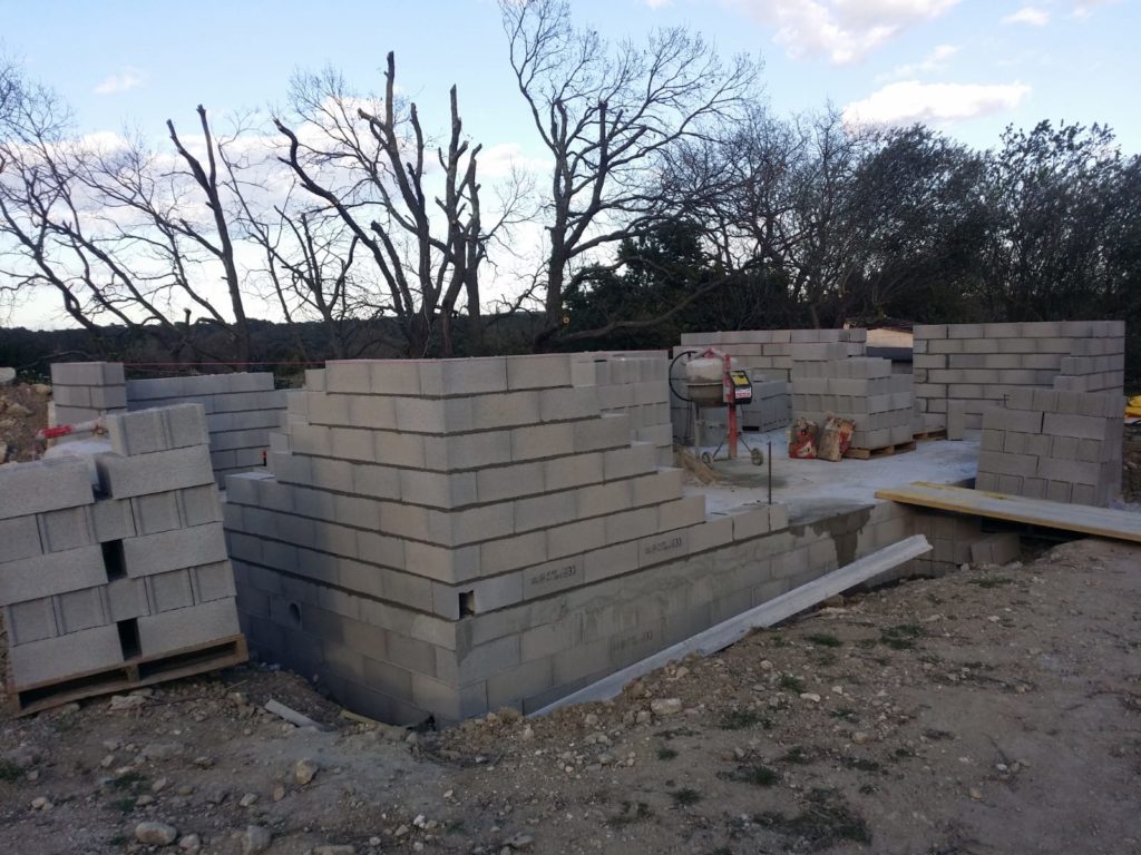 projets récents,création,rénovation,villas,maison murs parpaing,maconnerie,soutenement,cloture,piliers,portails,piscine,terrasse,dalle
