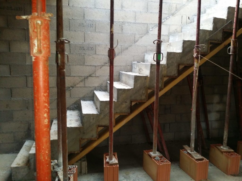 projets récents,création,rénovation,villas,maison murs parpaing,maconnerie,soutenement,cloture,piliers,portails,piscine,terrasse,dalle