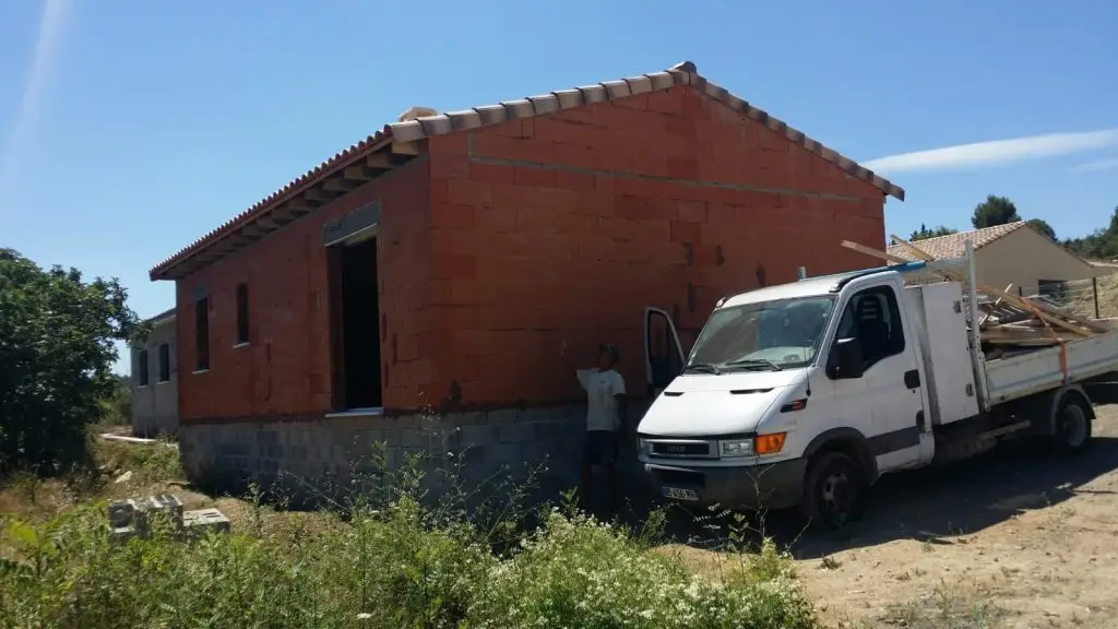 projets récents,création,rénovation,villas,maison murs parpaing,maconnerie,soutenement,cloture,piliers,portails,piscine,terrasse,dalle